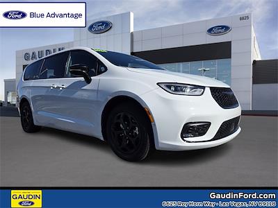 Used 2024 Chrysler Pacifica - photo 1