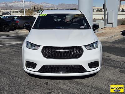 Used 2024 Chrysler Pacifica - photo 1