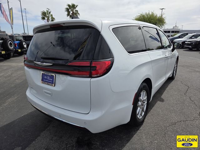 Used 2024 Chrysler Pacifica - photo 9