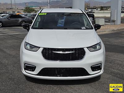 Used 2024 Chrysler Pacifica - photo 1