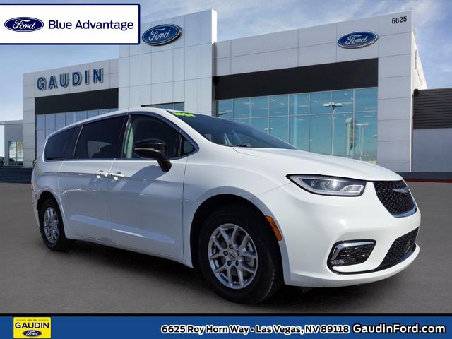 Used 2024 Chrysler Pacifica - photo 1