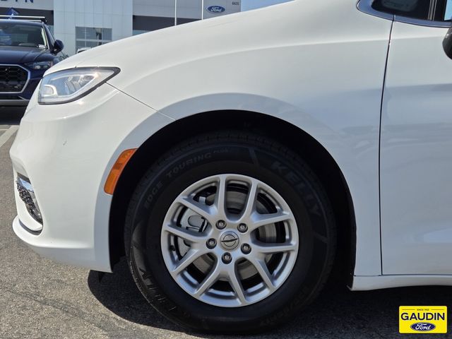 Used 2024 Chrysler Pacifica - photo 12