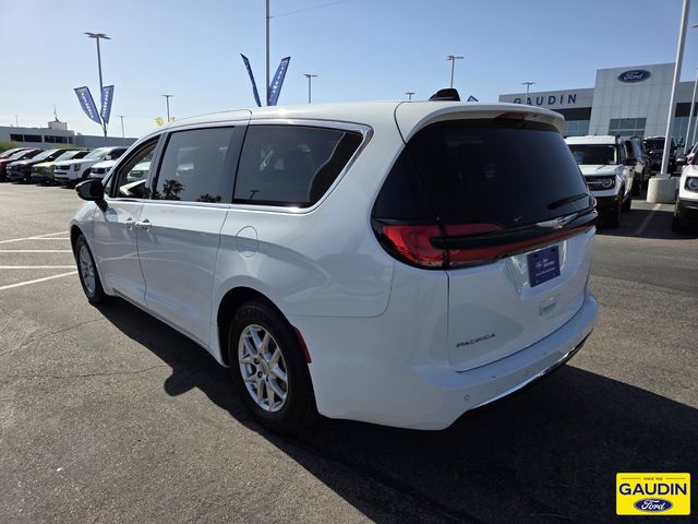 Used 2024 Chrysler Pacifica - photo 7