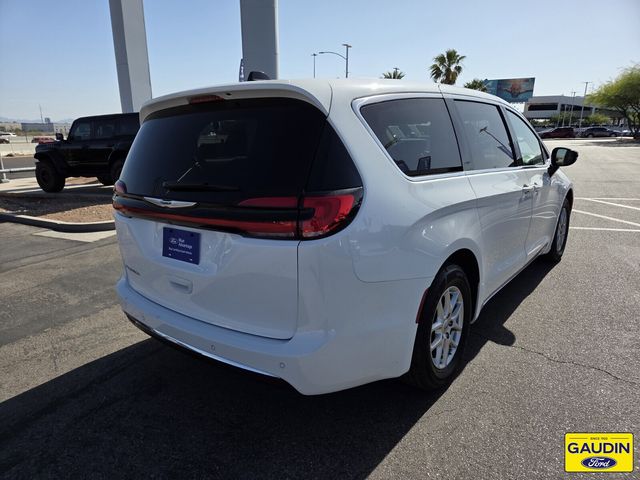 Used 2024 Chrysler Pacifica - photo 9