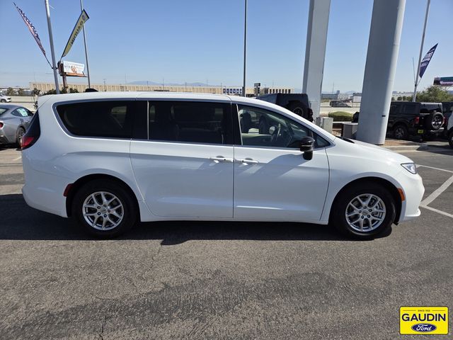 Used 2024 Chrysler Pacifica - photo 10