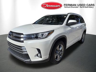 Used 2017 Toyota Highlander - photo 1