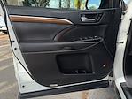 2017 Toyota Highlander FWD SUV for sale #DM4170A - photo 16
