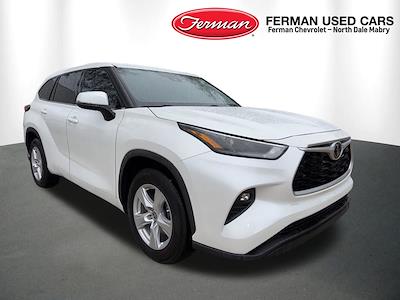 Used 2022 Toyota Highlander - photo 1