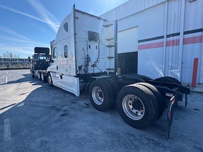Used 2020 Freightliner Cascadia Detroit Diesel DD15 Semi Truck with Sleeper Cab for sale #244966 - photo 2