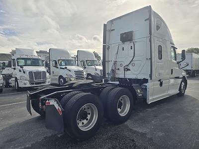 Used 2021 Freightliner Cascadia Cummins X15 Semi Truck with Sleeper Cab for sale #252858 - photo 2