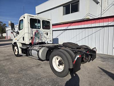 Used 2016 Freightliner Cascadia Cummins ISX12 Semi Truck for sale #658997 - photo 2