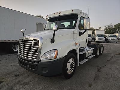 Used 2017 Freightliner Cascadia Day Cab 6x4 Semi Truck for sale #672973 - photo 1
