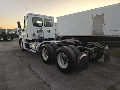 Used 2017 Freightliner Cascadia Day Cab 6x4 Semi Truck for sale #672973 - photo 2