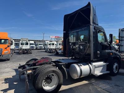 Used 2017 Freightliner Cascadia Detroit DD13 Semi Truck for sale #678659 - photo 2