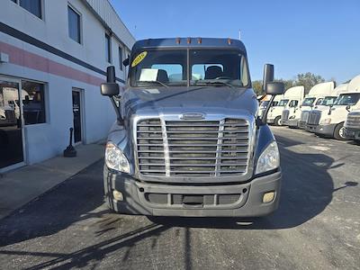 Used 2018 Freightliner Cascadia Detroit DD13 Semi Truck for sale #684916 - photo 2