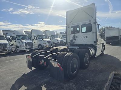 Used 2018 Freightliner Cascadia Detroit Diesel DD15 Semi Truck for sale #751110 - photo 2