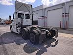 Used 2018 Freightliner Cascadia Detroit Diesel DD15 Semi Truck for sale #754894 - photo 2