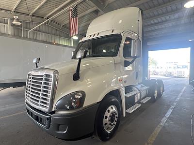 Used 2018 Freightliner Cascadia Detroit DD13 Semi Truck for sale #768776 - photo 1
