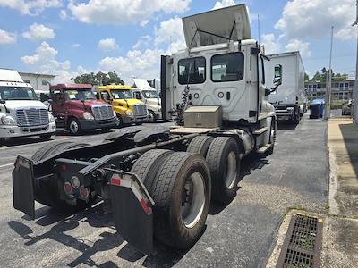 Used 2018 Freightliner Cascadia Detroit Diesel DD15 Semi Truck for sale #772109 - photo 2