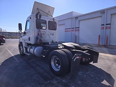 Used 2018 Freightliner Cascadia Cummins X15 Semi Truck for sale #785937 - photo 2
