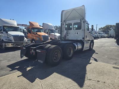 Used 2018 Freightliner Cascadia Detroit DD13 Semi Truck for sale #789818 - photo 2