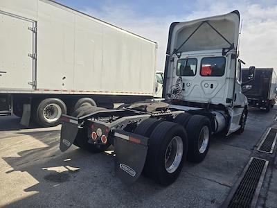 Used 2018 Freightliner Cascadia Detroit DD13 Semi Truck for sale #789820 - photo 2