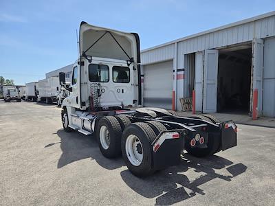 Used 2019 Freightliner Cascadia Detroit DD13 Semi Truck for sale #804308 - photo 2