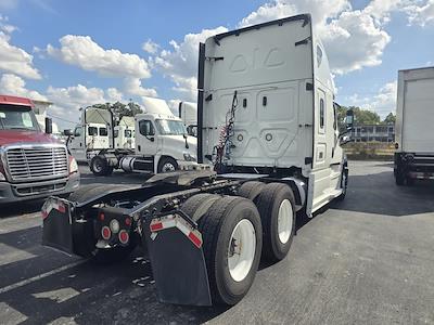 Used 2019 Freightliner Cascadia Detroit Diesel DD15 Semi Truck with Sleeper Cab for sale #832963 - photo 2