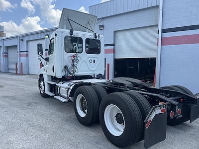 Used 2019 Freightliner Cascadia Detroit Diesel DD15 Semi Truck for sale #835436 - photo 1