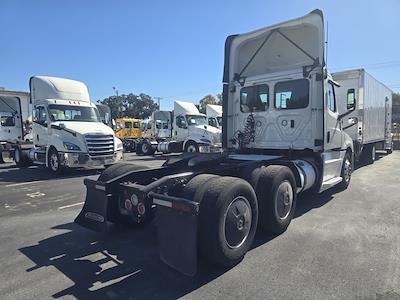 Used 2019 Freightliner Cascadia Detroit DD13 Semi Truck for sale #859555 - photo 2