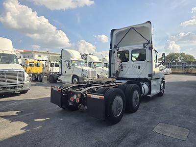 Used 2019 Freightliner Cascadia Detroit DD13 Semi Truck for sale #859558 - photo 2