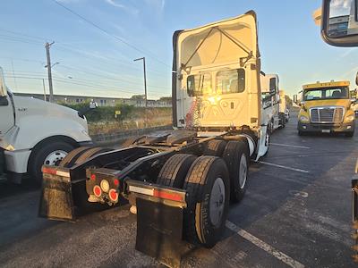 Used 2019 Freightliner Cascadia Detroit DD13 Semi Truck for sale #859561 - photo 2
