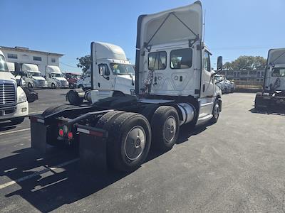 Used 2019 Freightliner Cascadia Detroit DD13 Semi Truck for sale #859562 - photo 2