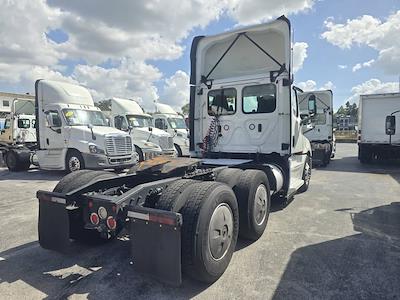 Used 2019 Freightliner Cascadia Detroit DD13 Semi Truck for sale #859563 - photo 2