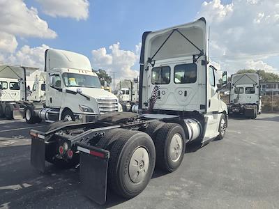 Used 2019 Freightliner Cascadia Detroit DD13 Semi Truck for sale #859564 - photo 2