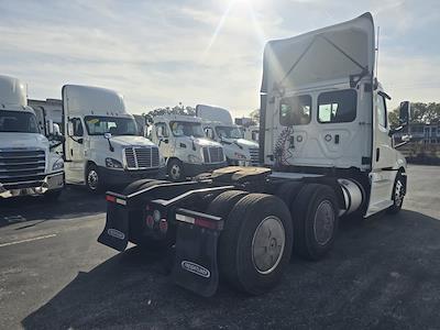 Used 2019 Freightliner Cascadia Detroit DD13 Semi Truck for sale #859565 - photo 2