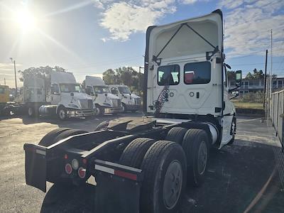 Used 2019 Freightliner Cascadia Detroit DD13 Semi Truck for sale #859567 - photo 2