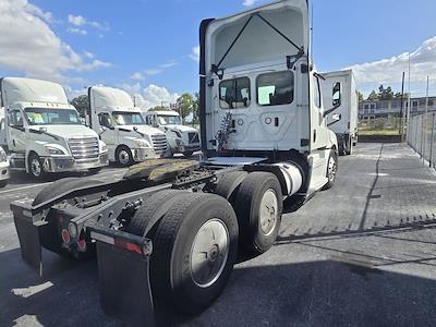Used 2019 Freightliner Cascadia Detroit DD13 Semi Truck for sale #859568 - photo 2