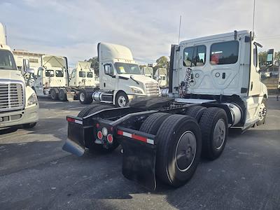Used 2019 Freightliner Cascadia Detroit DD13 Semi Truck for sale #859570 - photo 2
