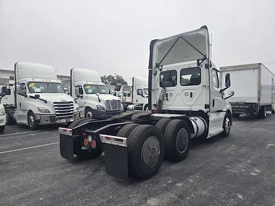 Used 2019 Freightliner Cascadia Detroit DD13 Semi Truck for sale #859574 - photo 2