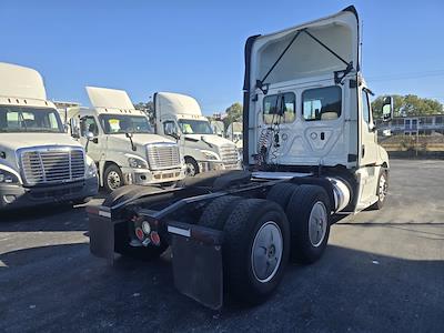 Used 2019 Freightliner Cascadia Detroit DD13 Semi Truck for sale #859578 - photo 2