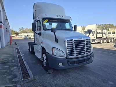 Used 2019 Freightliner Cascadia - photo 1