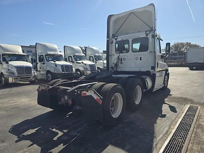 Used 2019 Freightliner Cascadia Cummins X15 Semi Truck for sale #861314 - photo 2