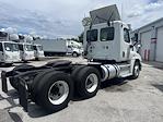 Used 2019 Freightliner Cascadia Detroit Diesel DD15 Semi Truck for sale #866492 - photo 2