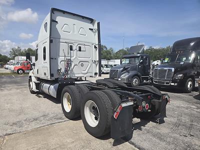 Used 2020 Freightliner Cascadia Detroit Diesel DD15 Semi Truck with Sleeper Cab for sale #878493 - photo 2