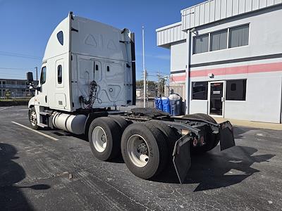 Used 2020 Freightliner Cascadia Detroit Diesel DD15 Semi Truck with Sleeper Cab for sale #878500 - photo 2