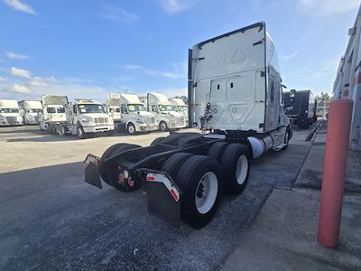 Used 2020 Freightliner Cascadia Detroit Diesel DD15 Semi Truck with Sleeper Cab for sale #878832 - photo 2