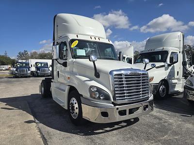Used 2020 Freightliner Cascadia - photo 1
