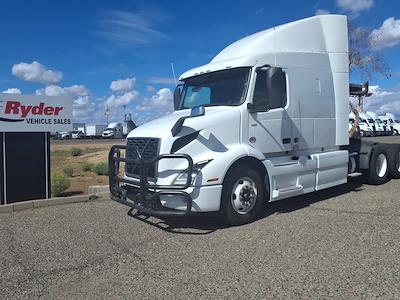 Used 2020 Volvo VNR - photo 1