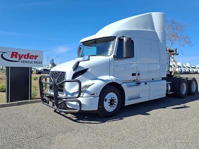 Used 2020 Volvo VNR - photo 1